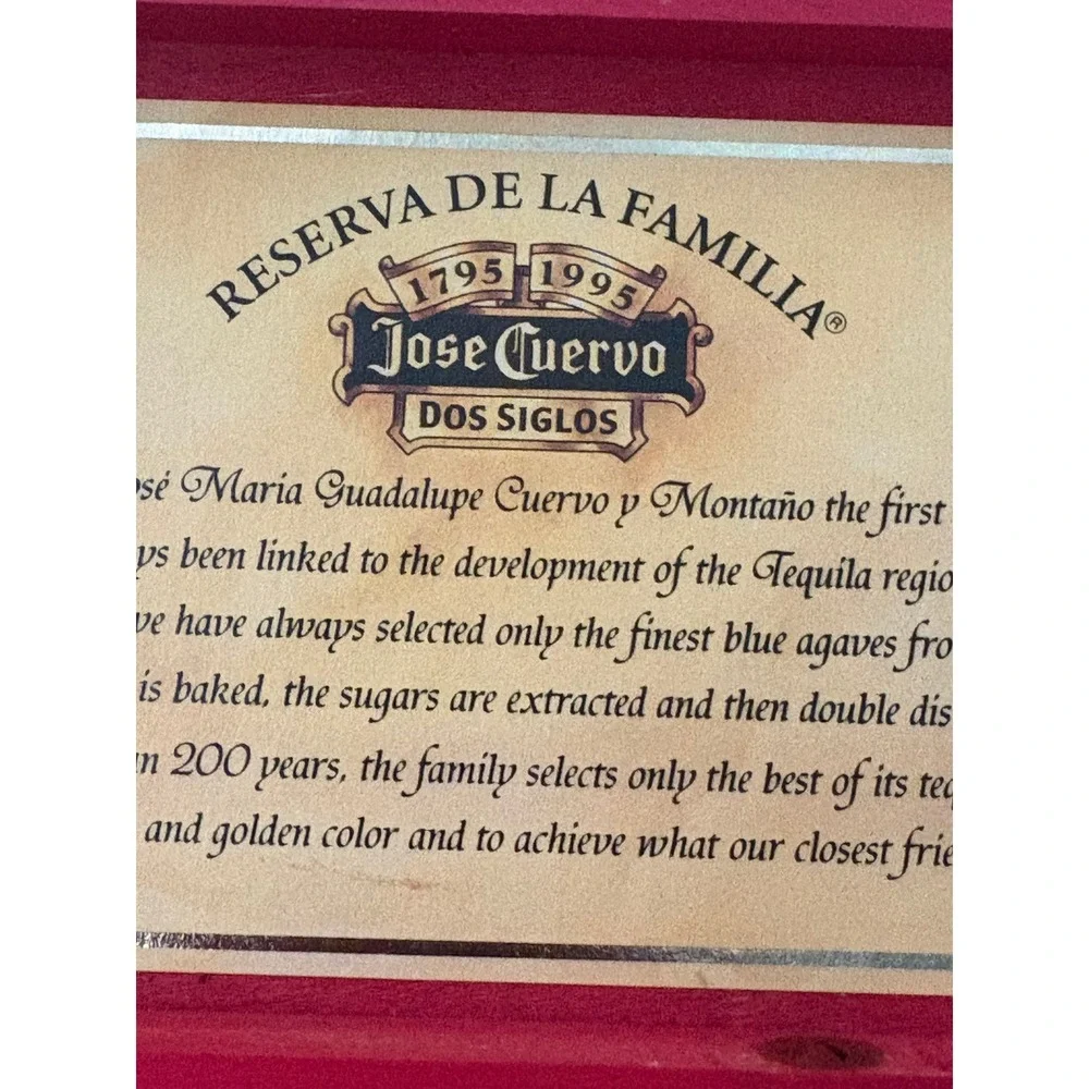 Jose Cuervo Reserva de la Familia 1996 Wood Box Manuel Velazquez Red Folk Art
